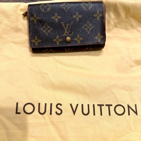 Louis Vuitton Handbags - GUC Authentic Louis Vuitton Mono Snap Wallet